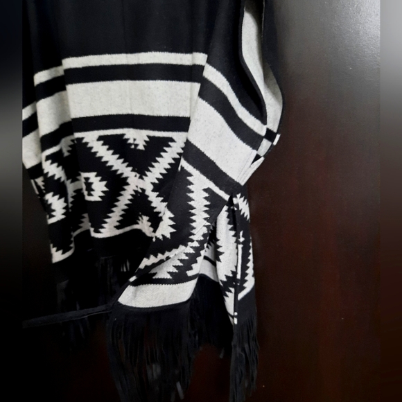 BCBG Wool Blend Poncho Style Zip Jacket - Picture 7 of 11